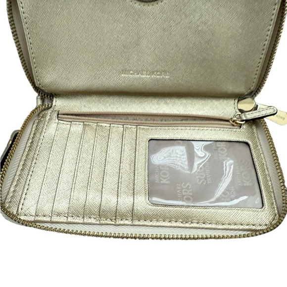 Michael Kors Jet Set Center
Stripe Wallet Vanilla MK Gold
Phone Wristlet - Picture 3 of 8